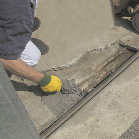 r4-flowable-cementitious-repair-mortar37325279765